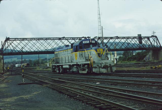 File:DRM; Distant Shot of Metro-North ALCO RS-3M 605.jpg - Wikimedia Commons