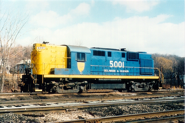 D&H 5001 #5001 is shown in the 'experimental' Yellow Nose scheme, laying over at Mechanicville on March 9, 1980. This locomotive is the only RS11 to be given the Yellow nose treatment, all others were given the all blue 'Altschul blue' scheme with a variety of lettering fonts. Bill Mischler photo