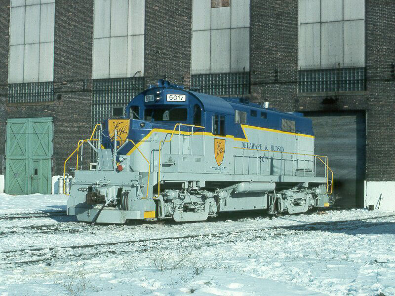 D&H 5017 Unit #5017 Outside of the Colonie shops 1/22/77. #5017 went to the Ulster and Delaware where it is still running under D&H Colors.