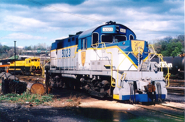 D&H 5023 The 5023 appears to have a fairly fresh paint job, although it is non-standard - no roadname appears on the side under the number. This loco is seen at Kenwood Yard, Albany, NY in May ‘89, in company with one of the 'Designated Operators' Dash 8-40B locos, and a Guilford scheme D&H (no 'G') GP38-2 #223. Bill Mischler photo