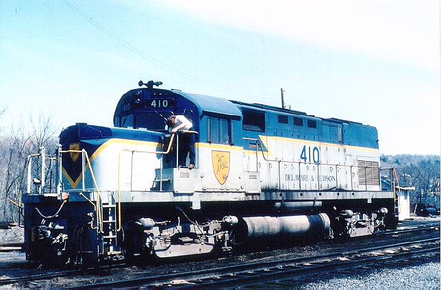 D&H 410 One of a kind C420 #410, with notches in the nose like an RS series loco. As a result of an accident, 410 was fitted with a cut down high nose, supplied by the then sister road Norfolk & Western, when the D&H was under Dereco control. Bill Mischler photo