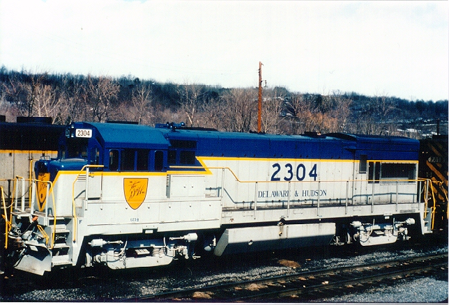 D&H 2304 D&H #2304 shows the final paint scheme before the Guilford takeover. This locomotive is shown at Mechanicville, NY in October 1982. Bill Mischler photo