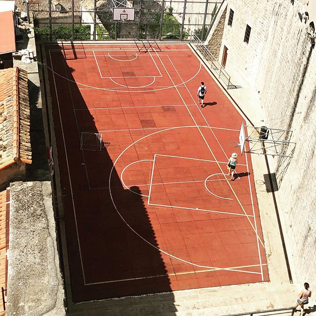 Basketball in Dubrovnik is a very different sport. #tandemplustiger