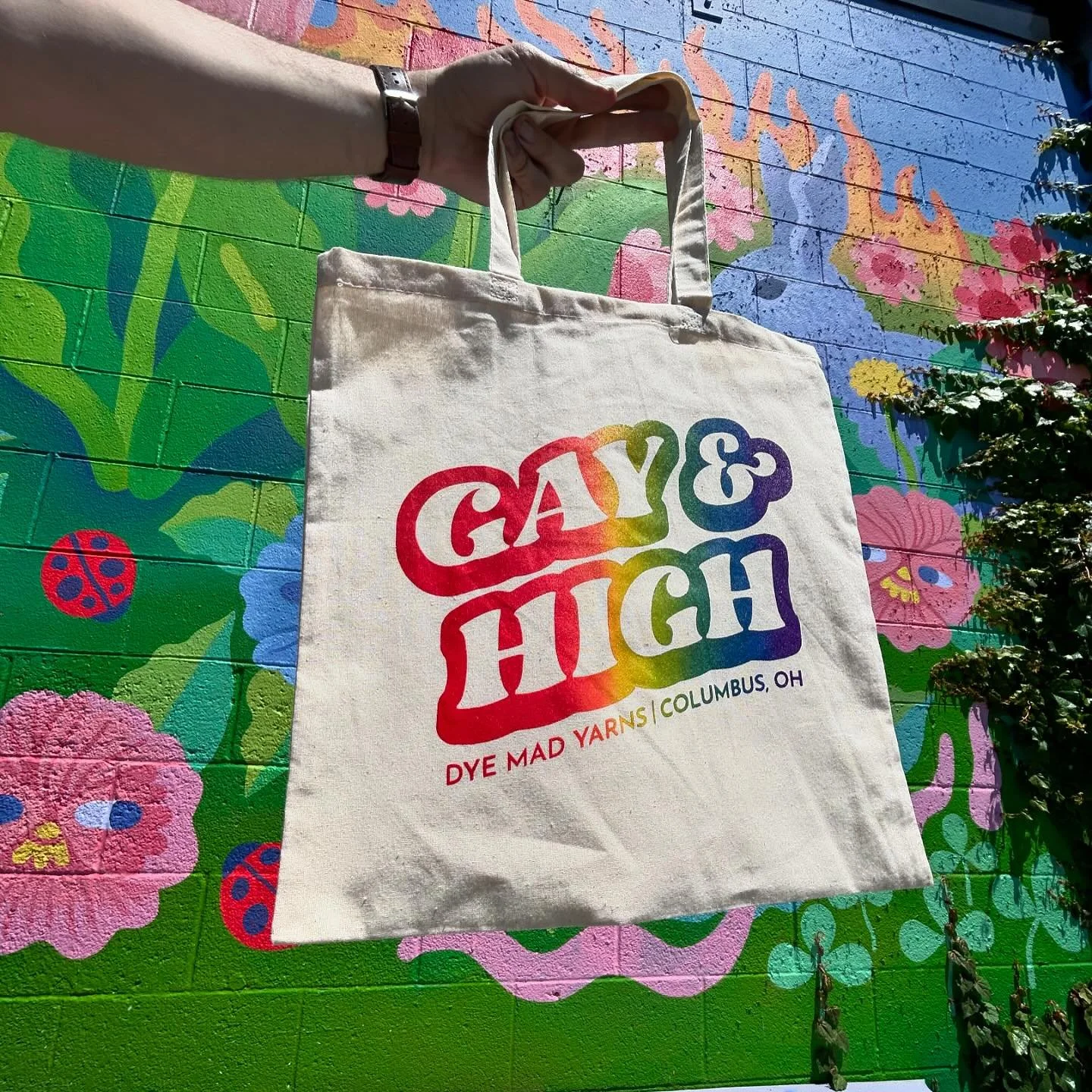 GAY AND HIGH Split Fountain Totes for the friends over at @dyemadyarns 🌈

#bekindrewindpress #supportyourlocalscreenprinter