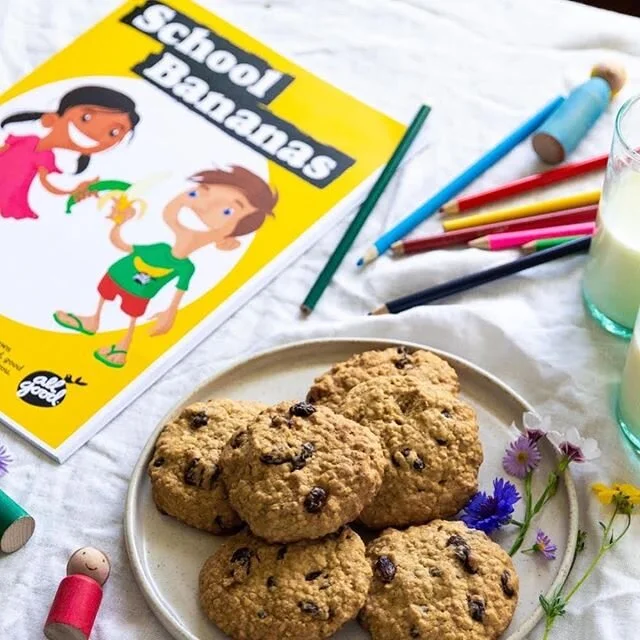What do you get when you mix cookies and banana bread? Oaty banana bread cookies, of course! Perfect for the lunch box or an afternoon snack. Recipe by the lovely @kellygibney_wholehearted in our bio 🍪🍌