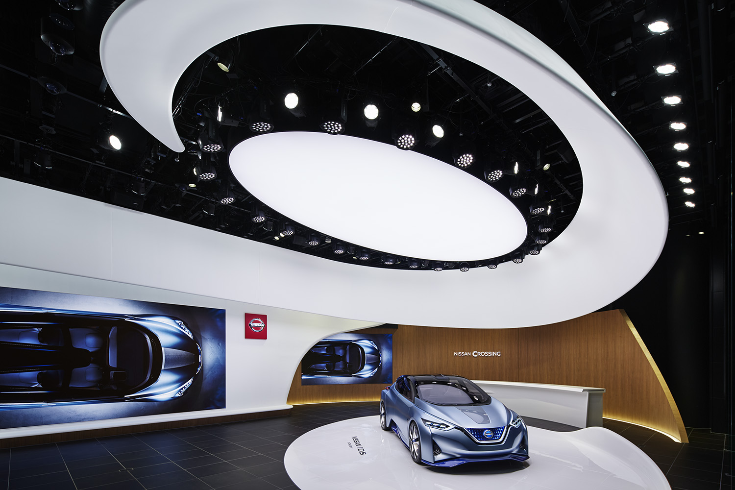 Nissan_crossing_008.jpg