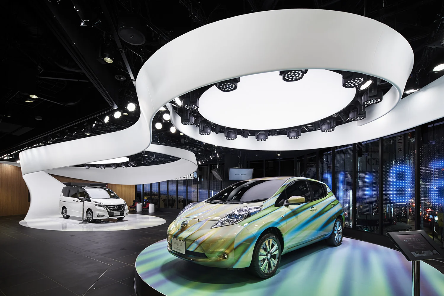 Nissan_crossing_014.jpg