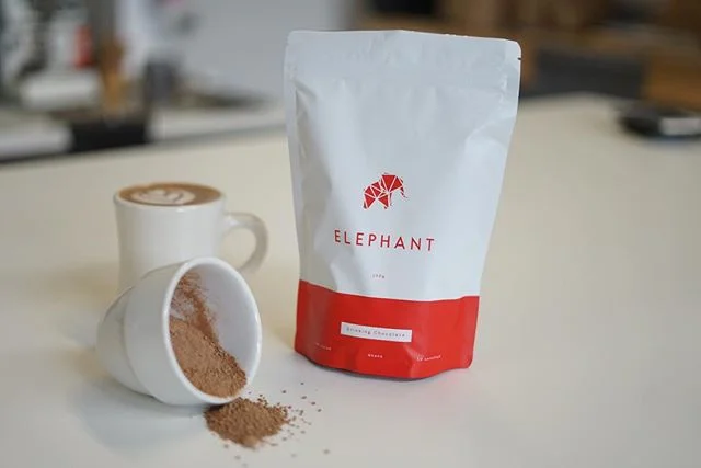 Less sugar, more cocoa 🍫⬆️
.
.
.
#elephantseverywhere #elephantdrinkingchocolate #cocoa #hotchocolate #lesssugarmorecocoa #lesssugar #chocolate #drinkingchocolate #hotchoc #hotcocoa #acmecups