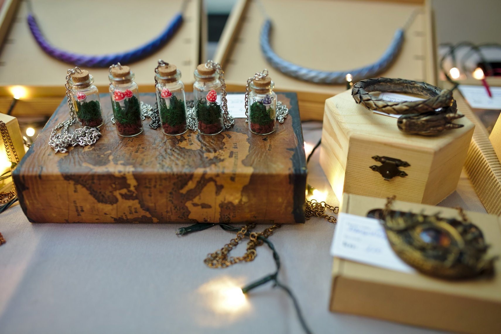 https://i.etsystatic.com/10065663/r/il/e2b26d/1685281891/il_fullxfull.1685281891_mtv9.jpg