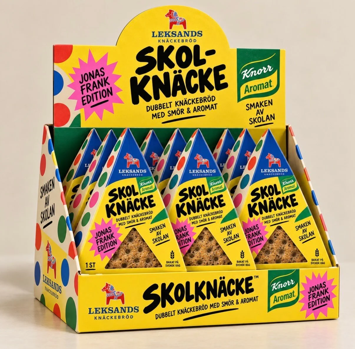 Jag har en id&eacute;. Ovanligt va?

Jag har sett att Wasa Sandwich verkar s&auml;lja bra, killgissar jag som mellanm&aring;l med olika fyllningar.

Vad tror du om en Leksands Kn&auml;ckebr&ouml;d &times; Knorr Aromat Jonas Frank Edition?

Ett f&auml