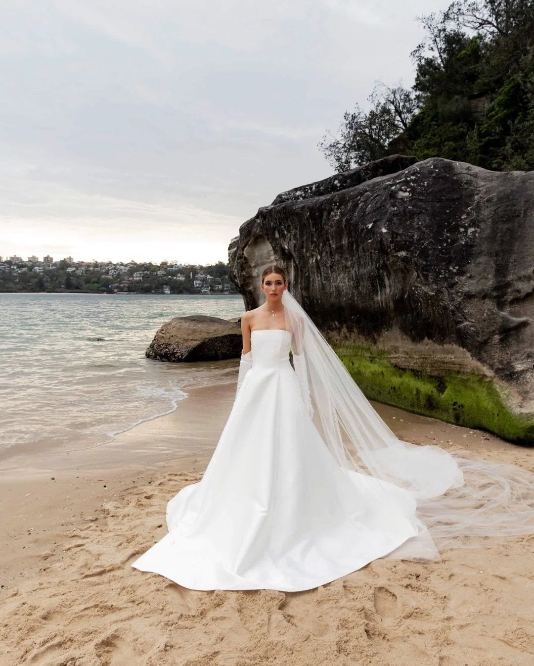 KOLMIN PHOTOGRAPHY X MARIAM SEDDIQ 

Creative Direction &amp; Photography : Daniil Kolmin
Designer: @mariamseddiq @mariamseddiqatelier 
Makeup: @makeupbyvinxnt 
Talent: @poppy_fava 
Florist / stylist: @boujeehaus_