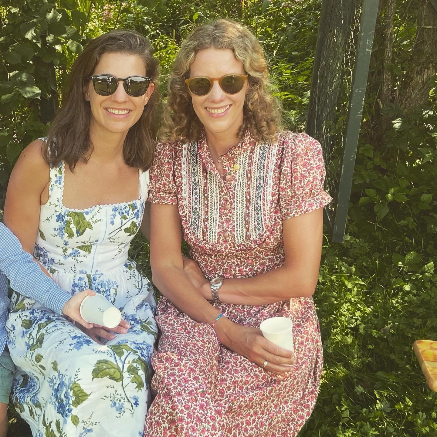 Baby it&rsquo;s hot #summervibes #austriansummer☀️🇦🇹and always in our @lenahoschek_tradition summer dress 👗#businessgirls #welovewhatwedo❤️ #eventplanner #publicrelationsagency #whatsnext ➡️ #birthdayparty💃🏻