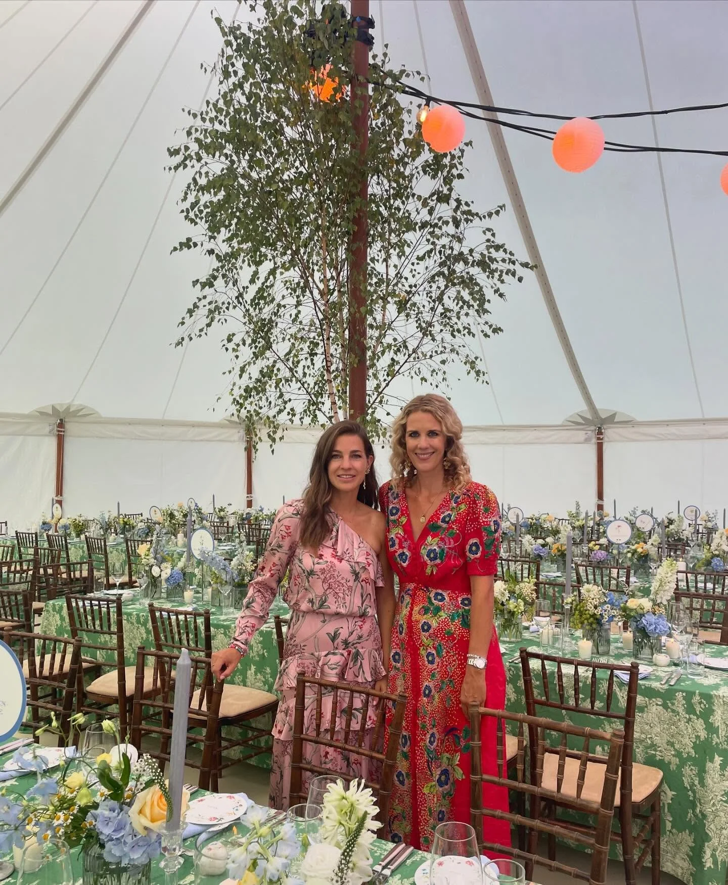 About last weekend! A wedding👰🏻🤵 for a very special client! We had so much fun organising this event. Thanks to all our working partners 🫶
@viktoria.wallner 
@benediktloebell 
@honrath_und_esterhazy 
@friedrichwallner 
@deredereramweizberg 
#even