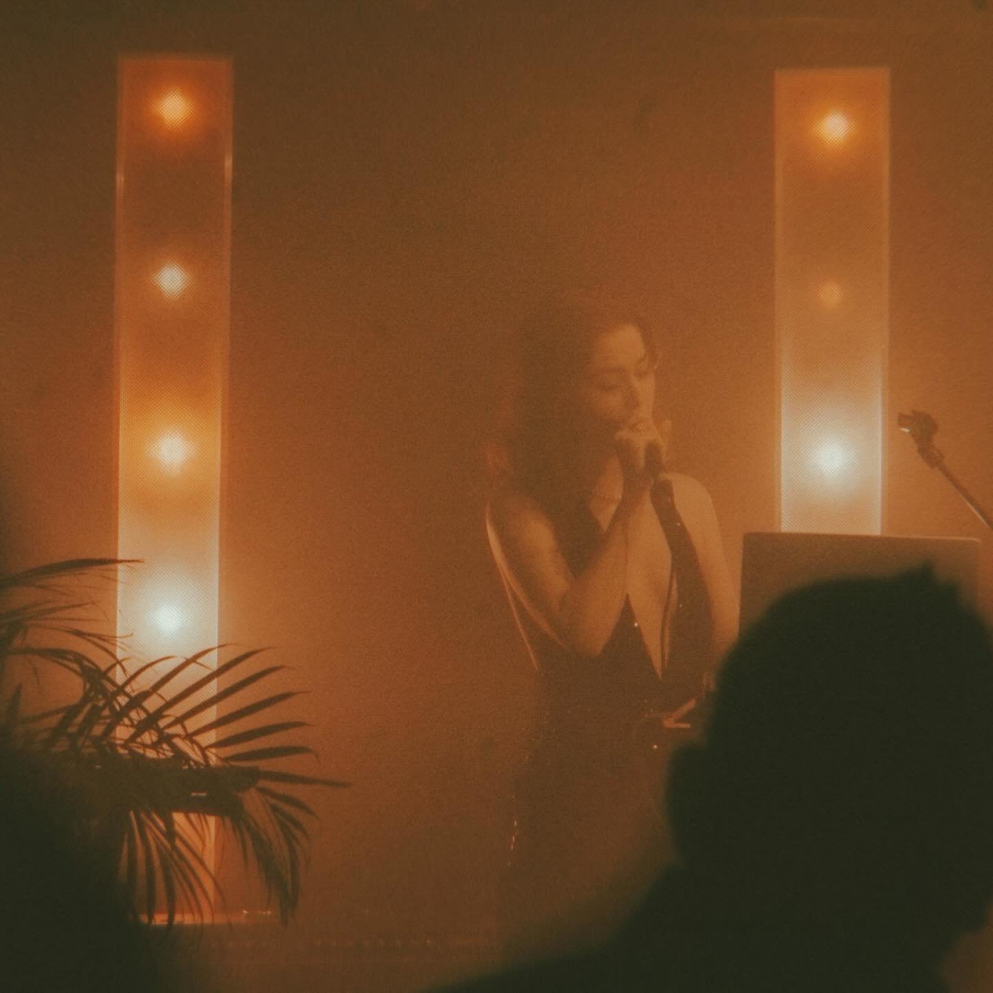 Had a very sexy time performing my silly little songs at @kazimierstockroom with @dandisgrace and @____bluebelle____ last Thursday 🕺🪩✨ 10/10 would gig again what a treat 💕

📸 by @fine__grain
