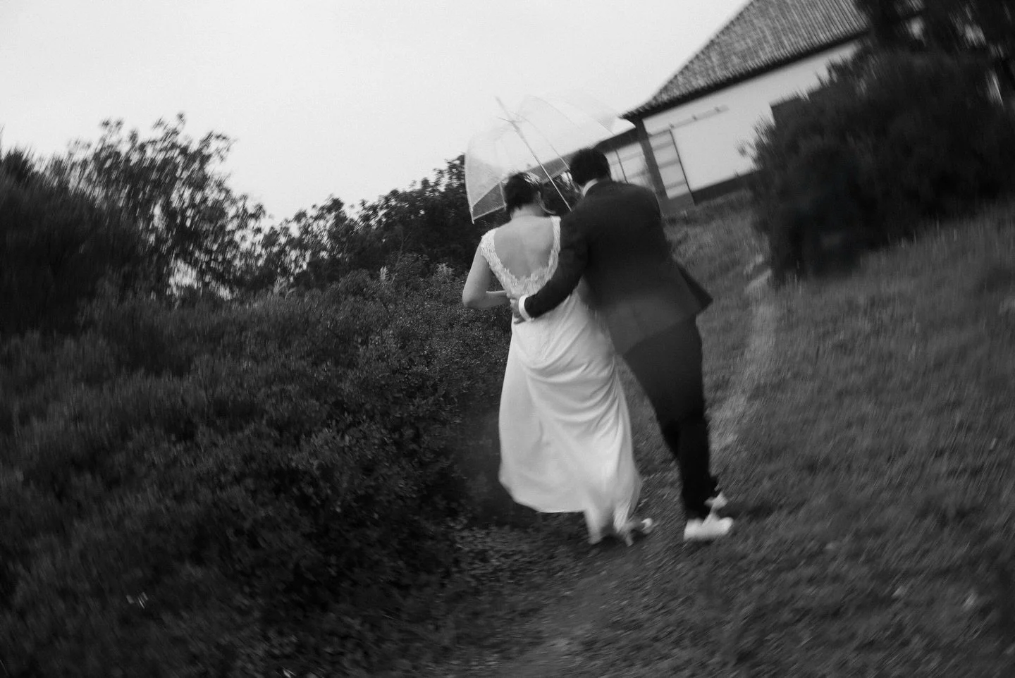 One year since this magical day ✨ The sweetest couple, the scent of southern Portugal in the air, and a beautifully blessed (and funny!) rainy afternoon at the most intimate wedding 🤍

Bride @marleen_jonker 
Groom @remykorunka 
Location @casanovasaf