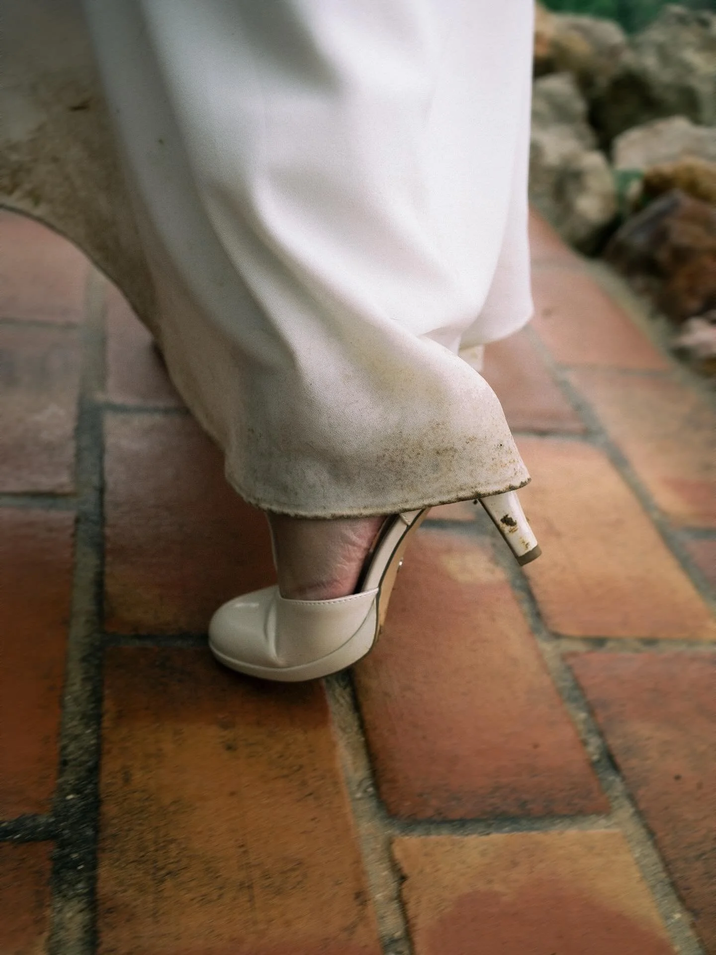 As World Photography Day comes to an end I decided to take the opportunity today to be grateful: to give a big thank you to all my brides and grooms of the 2025 season 💖 

To those who don&rsquo;t mind following me into the middle of the mud on a ra