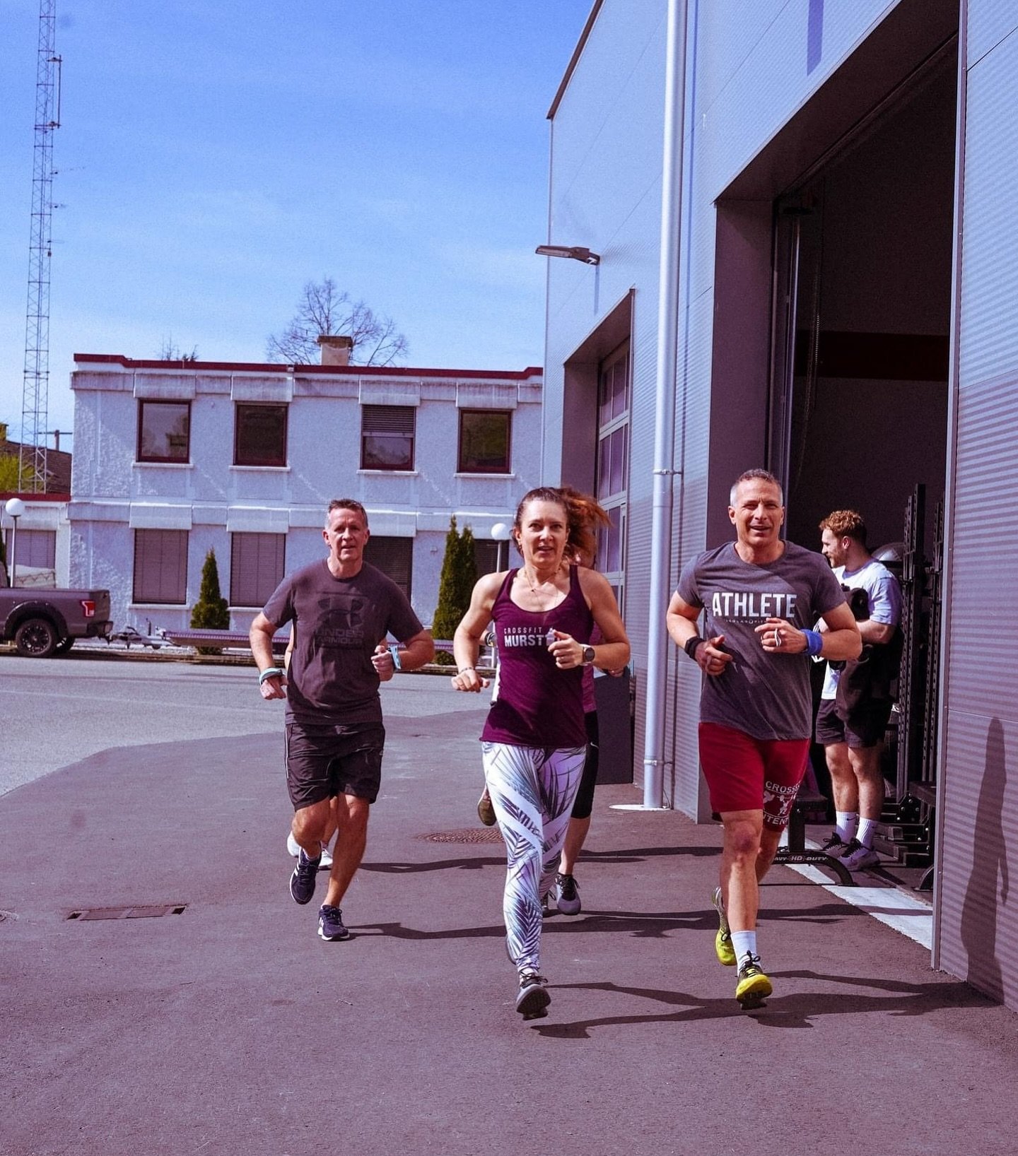 Vergesst nicht eure KM einzutragen☝🏻
Nur mehr heute habt ihr Zeit um f&uuml;r Woche 2 eure Kilometer zu sammeln, Einsendeschluss ist 23:59 ⏰.

📸 @byjulie_ 

#murstadt#crossfitmurstadt#crossfit#graz#crossfitcommunity#communityevent#event#cardiochall