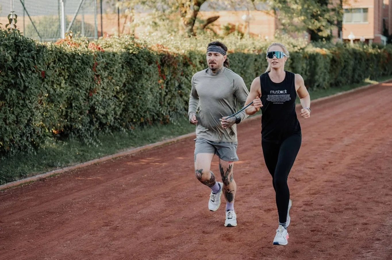 MURPH

🔥 Am Montag, den 25.05.2026 (Pfingstmontag), stellen wir uns gemeinsam dem wohl bekanntesten Hero Workout der Welt: &bdquo;MURPH&ldquo;! Seid dabei! 💥

For Time:
1600m Run
100 PullUps
200 PushUps
300 Airsquats
1600m Run
* wear a 9/6kg weight