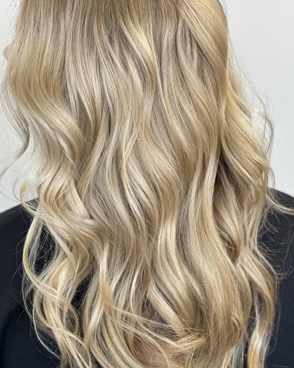 Have you ever heard the saying, &ldquo;You have to prepare your body in the winter to have that summer look&rdquo;? We are only 6 weeks away from spring break! Summer will be rolling in shortly. 

Stylist: Heather Kattelus 
#clipjoint #como #comoshai