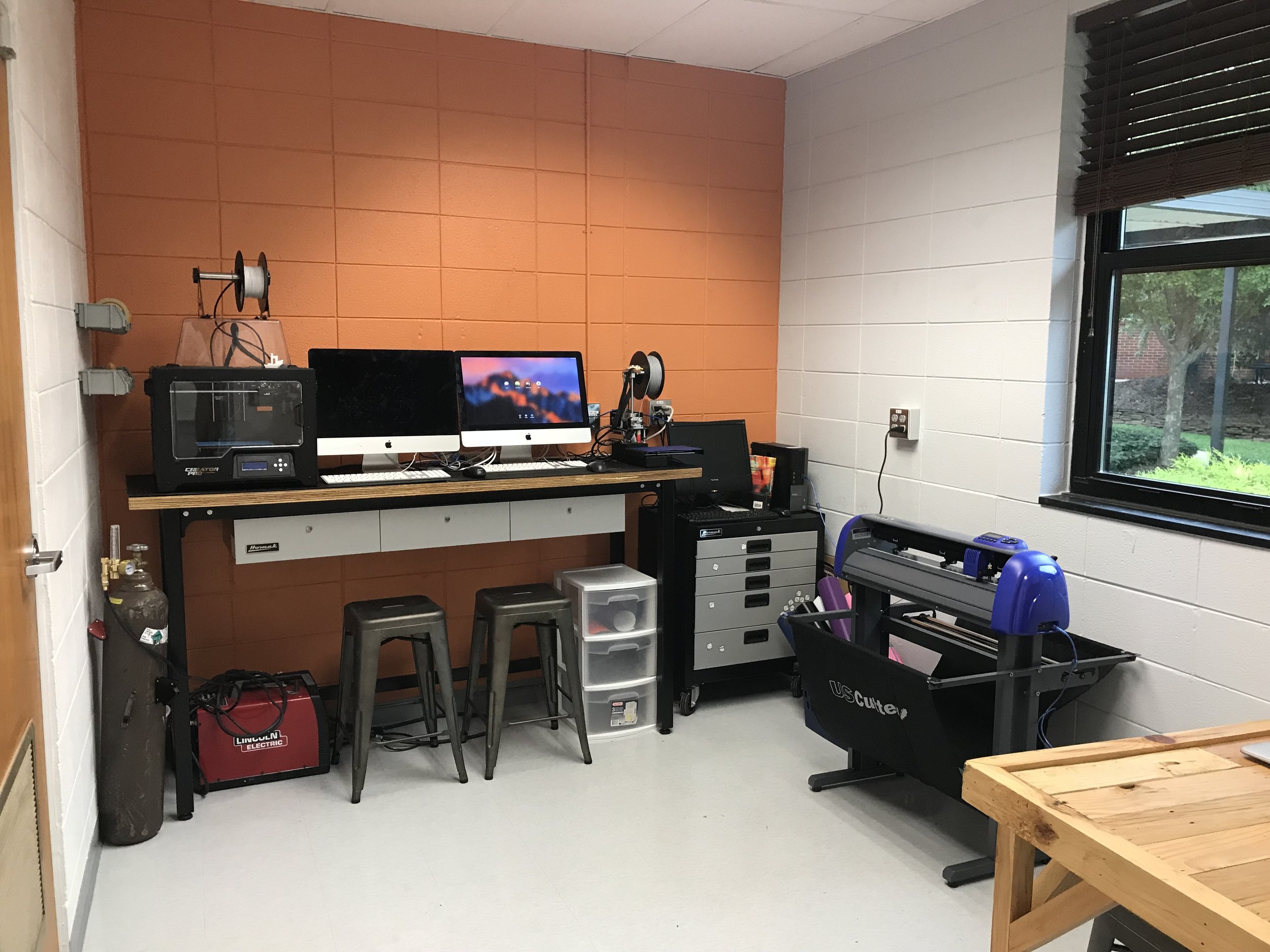 3D printers, vinyl cutter and design space