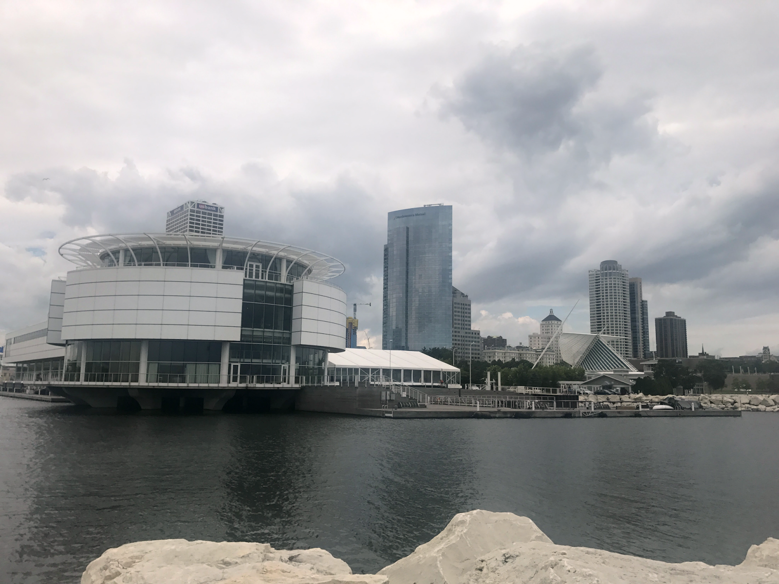 Milwaukee Lakefront featuring Discovery World, Harbor House, Northwestern Mutual Life tower, Cudahy Tower, University Club Tower, and the Milwaukee Art Museum