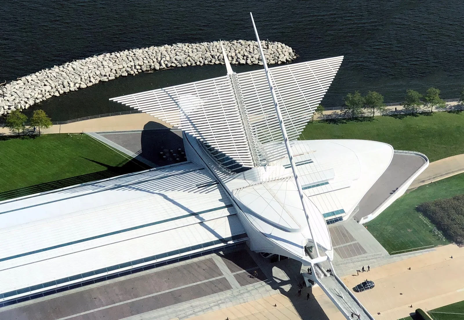 Above Milwaukee: The Milwaukee Art Museum (taken from NML tower)