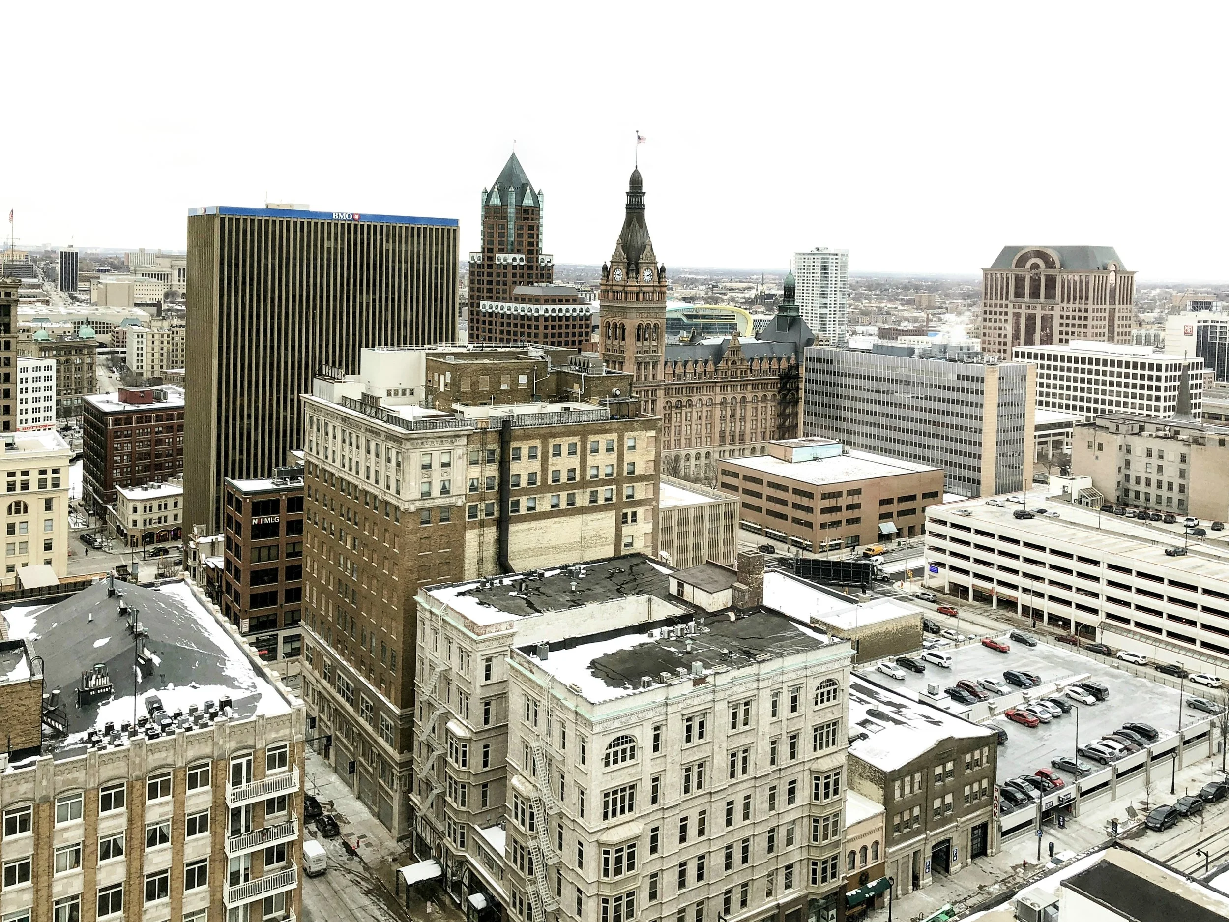 I took these photos in December, but it actually looks the same today. #snowinapril #414 #MKE #MilwaukeeDay