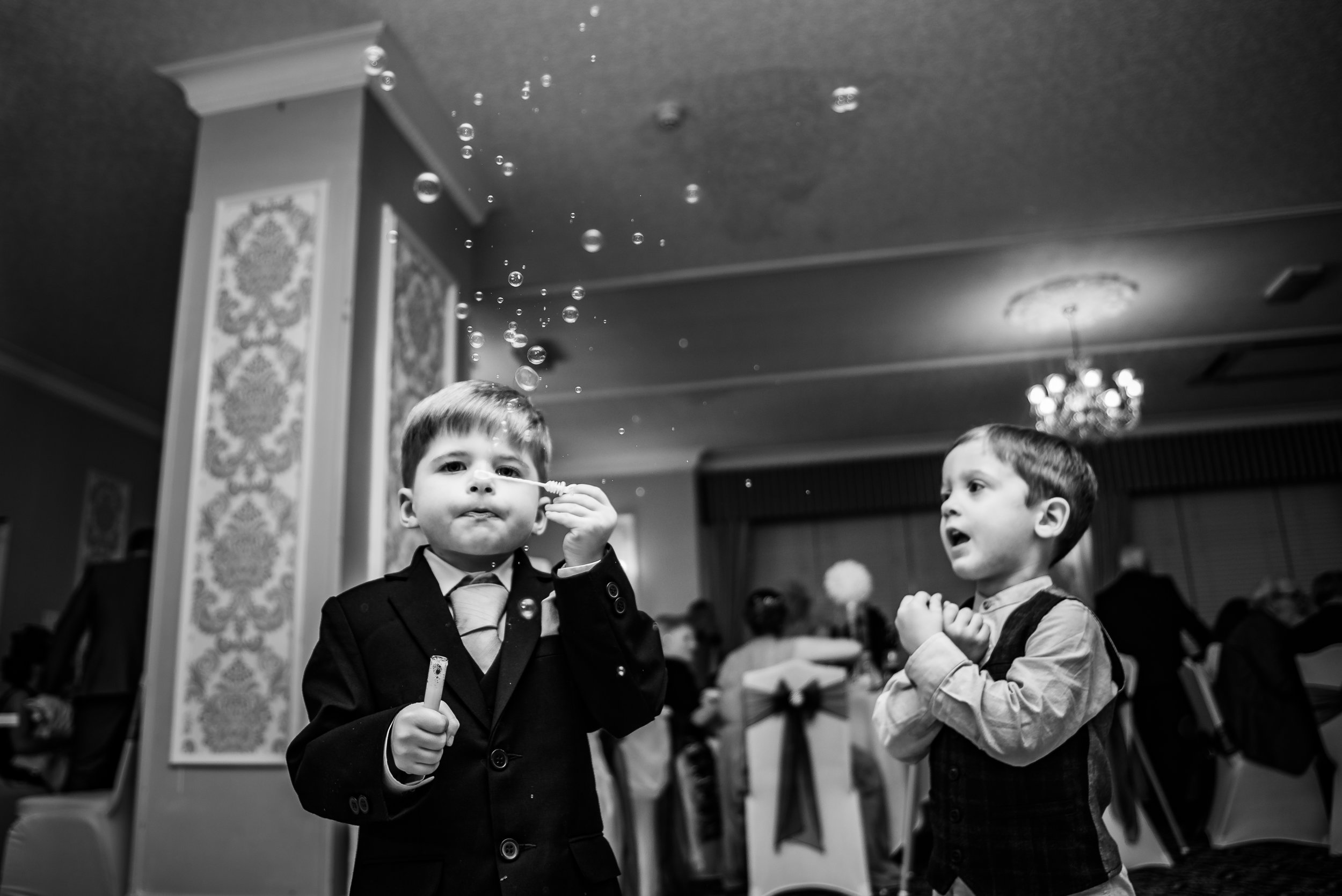 candid wedding photography bubbles strawberry bank hotel dana lewis
