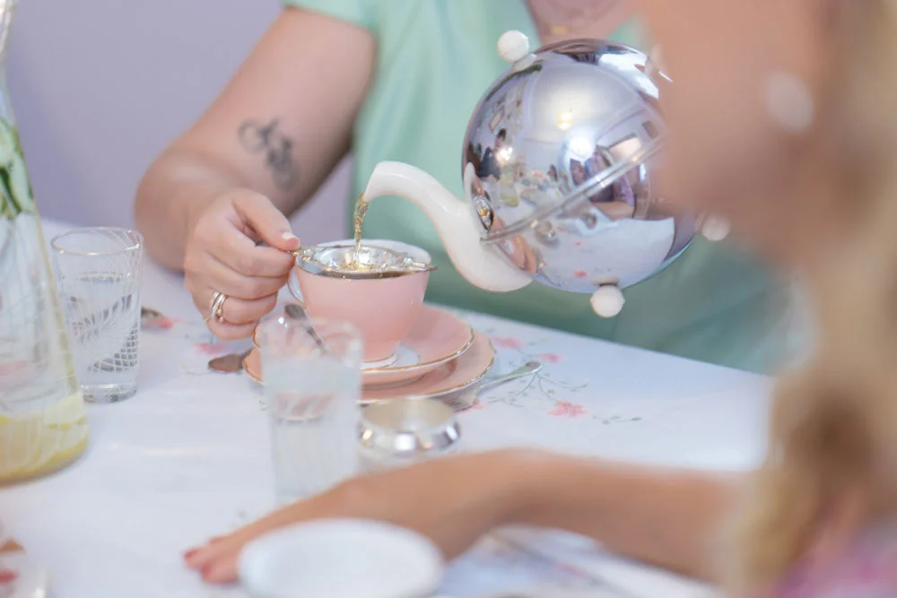 madame-gateaux-round-teapot.jpg