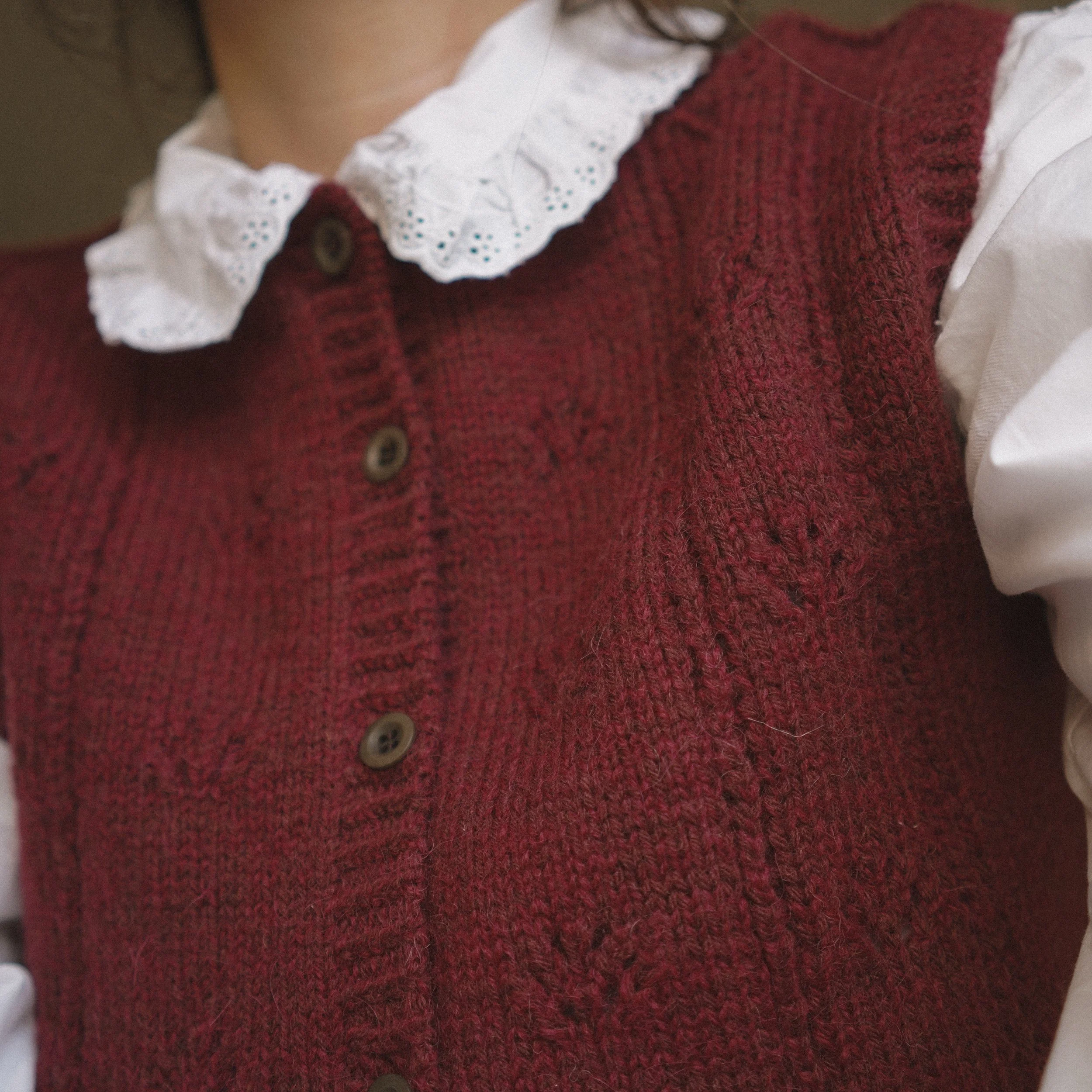 One idea, two different patterns, for now! The Vilma collection is definitely going to grow, but for now, you can find both patterns at gregoriafibers.com and on Ravelry (link in bio).

#gregoriafibers #vilmatop #vilmacardigan #knittingpattern