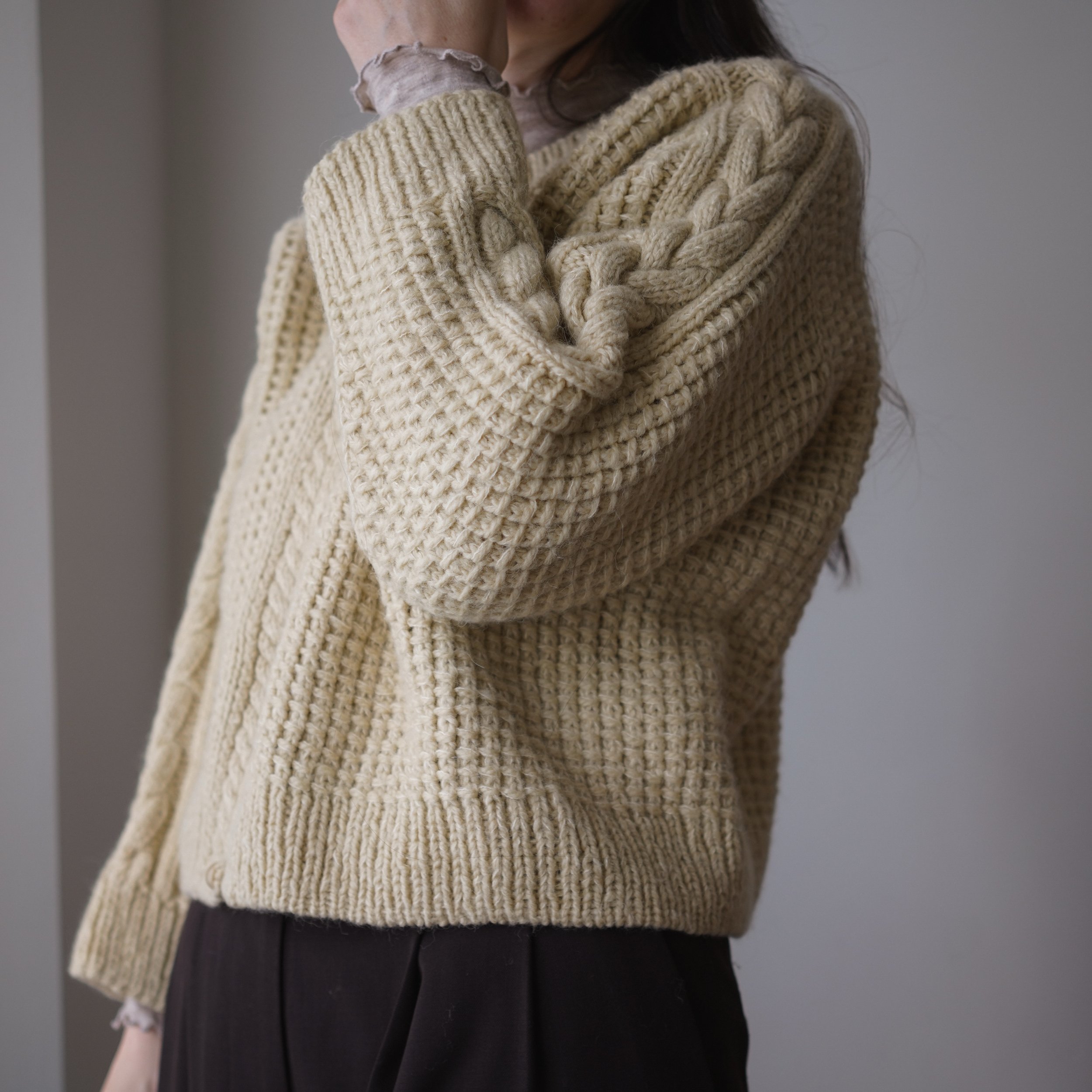 The Beatrix Cardigan.

Revisit, reimagine, reinvent. The signature cables and button band have been whispering me new ideas&hellip; perhaps a little surprise is on the horizon.

Knitted in Fivel and Alpaca Silk by @raumagarn 

Pattern at gregoriafibe