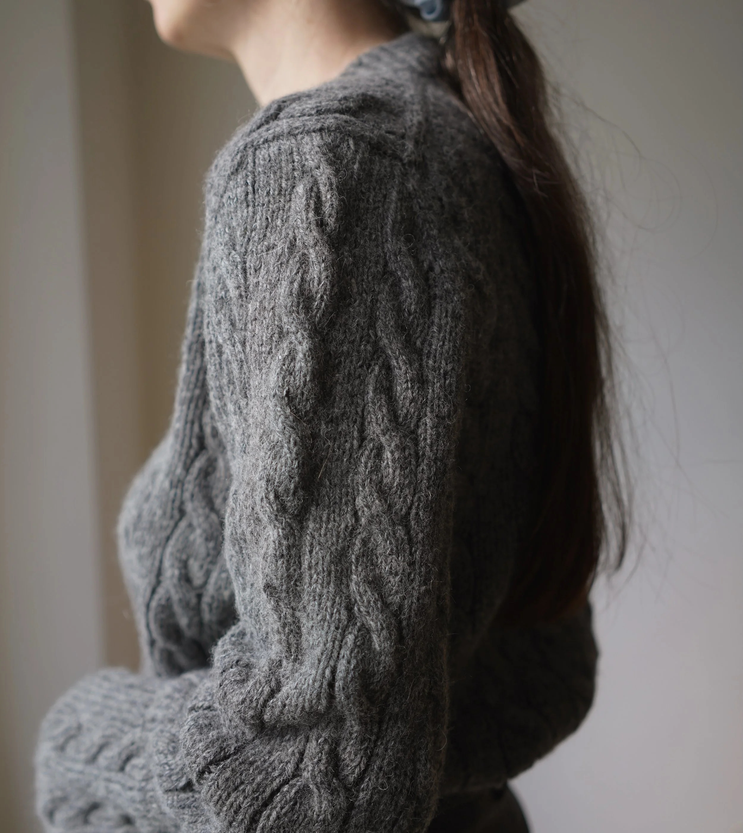 The Octavia Sweater in solid monochrome. 

So excited to share this design with you all!
The pattern will be available very soon  at gregoriafibers.com and on Ravelry.

This version is knitted in Semilla Melange and Baby Alpaca, both by @bcgarn 

#gr