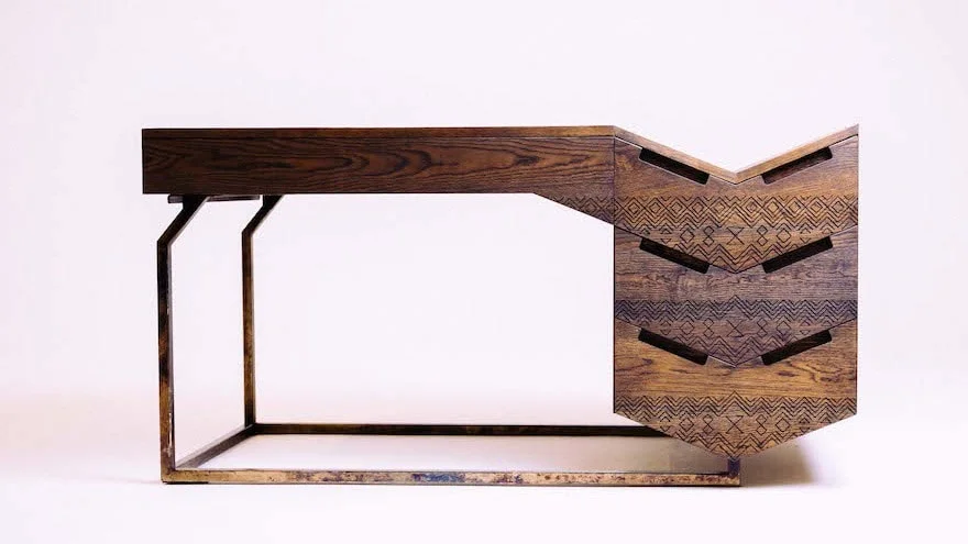 Mvelo desk. photo credits Michelle Reynolds
