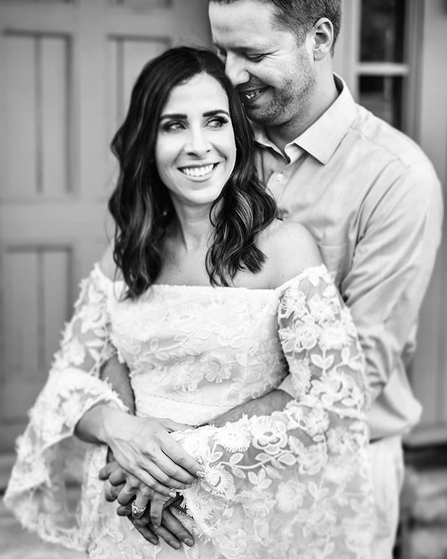 A quick snuggle, a little laugh, and getting cozy with Renee and Eric. A lovely couple full of sweetness and fun.. Congratulations, guys! =)
#engaged
#lifeisaprivelege
#blackandwhite
#weddingseason #peerlessweddings #summertime #weddingphotography
#n