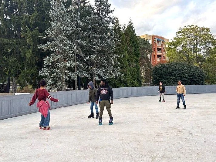 New skills, new friends + teamwork.
🛼😄
In October and November, a group of Discoverers participated in a three-part roller skating workshop, led by instructors of @skatedowntowncincy at their Riverfront Rink at Sawyer Point. Students came in at all