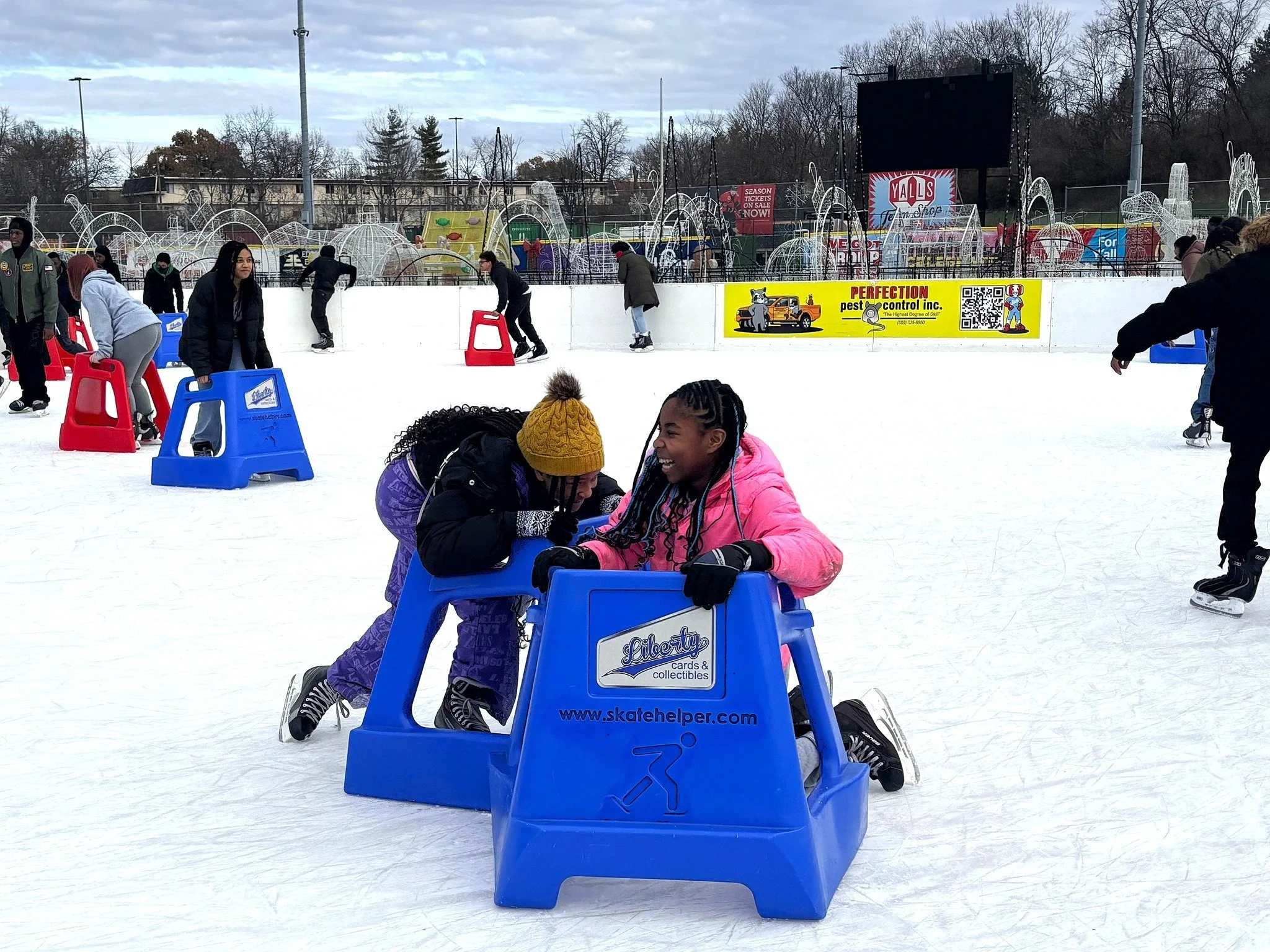 A cool adventure.
⛸❄
We're so excited for our December Explorer ice skating adventure to kick off this weekend! For the first three Saturdays of the month, we'll be taking to the ice at the new @elmstreetplazacincy Ice Rink in Downtown Cincinnati. Wh