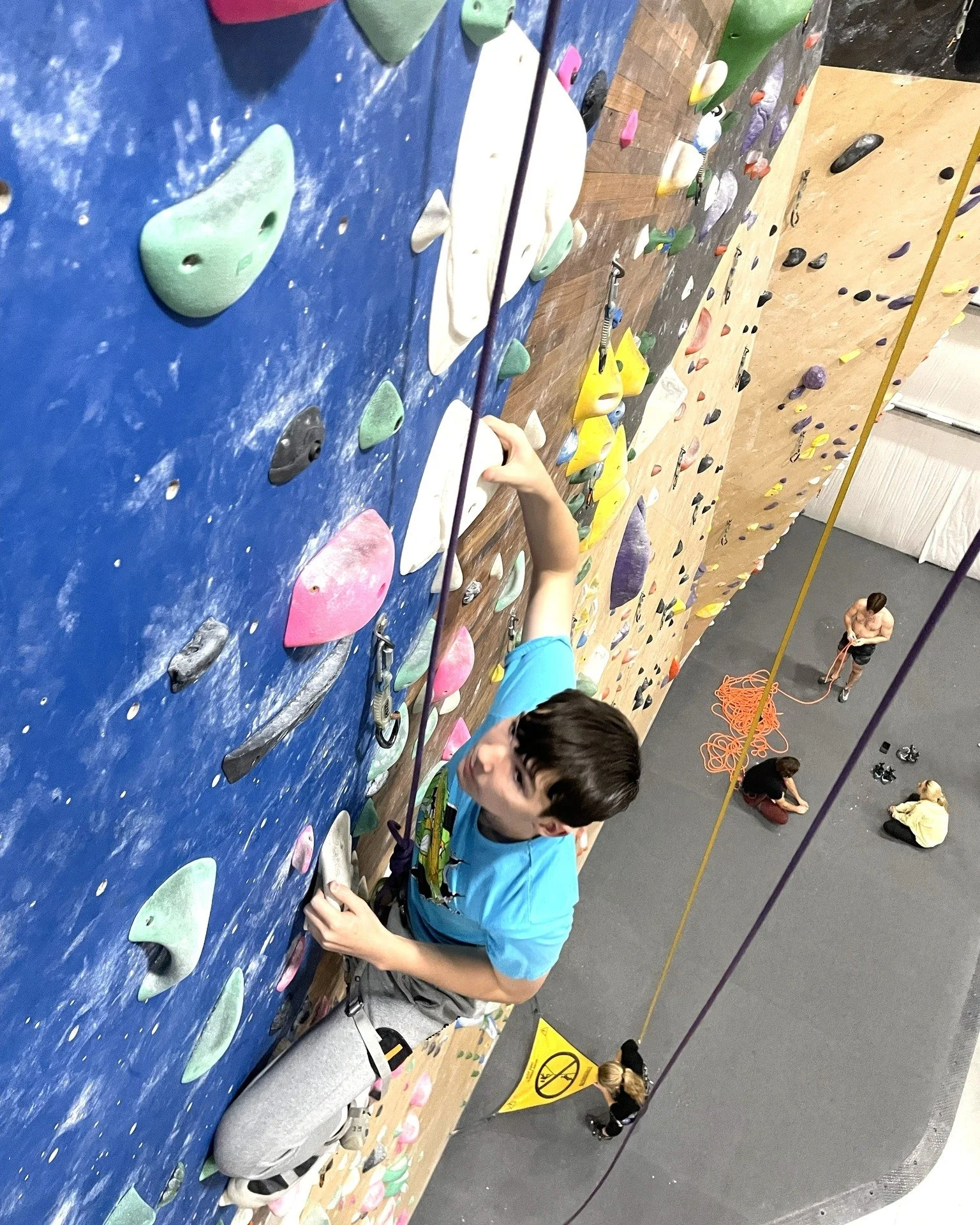 "I think I just found my new hobby."
🧗😄
In November and December, a small group of Discoverer-level teens took part in a four-part rock climbing series at @climbtimeo.

"The students spent our first day at the gym getting our orienta