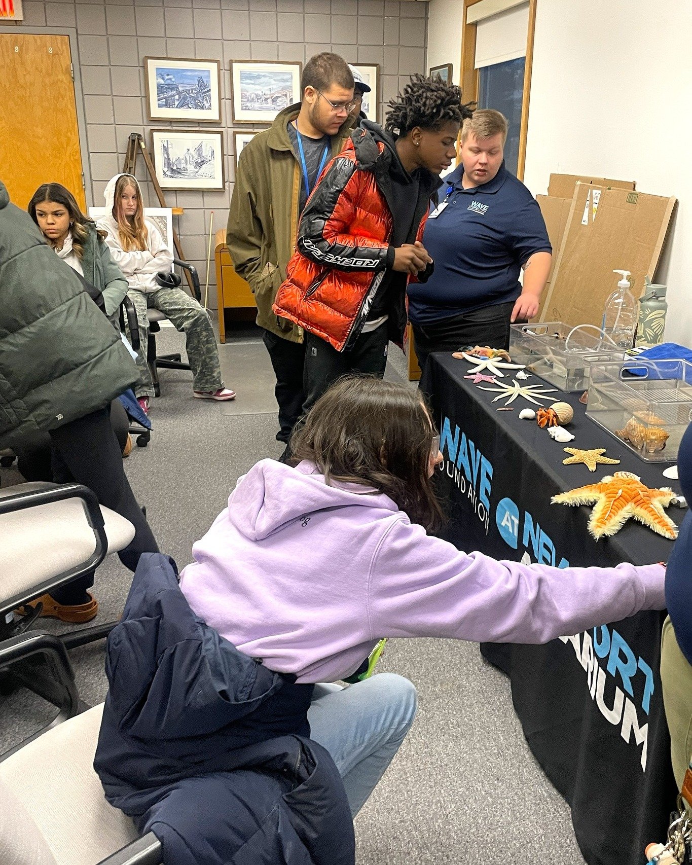 Pathfinders ride the WAVE.
🐚🌊
A small group of Pathfinder teens recently had the chance to learn about conservation and tide pools with our friends at @wavefoundationnewportaquarium! 

"WAVE brought the ocean to us, literally," Program Ma