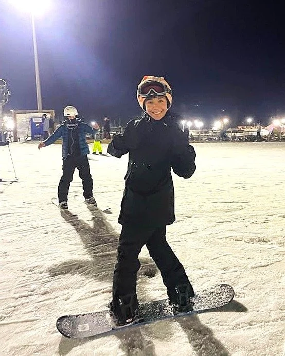 Skills, confidence and courage on the slopes.
🏂⛷
This January and February, a group of Discoverer teens participated in our upper-level skiing and snowboarding program, thanks to a grant from the @sharewinterfoundation. During five evening sessions 