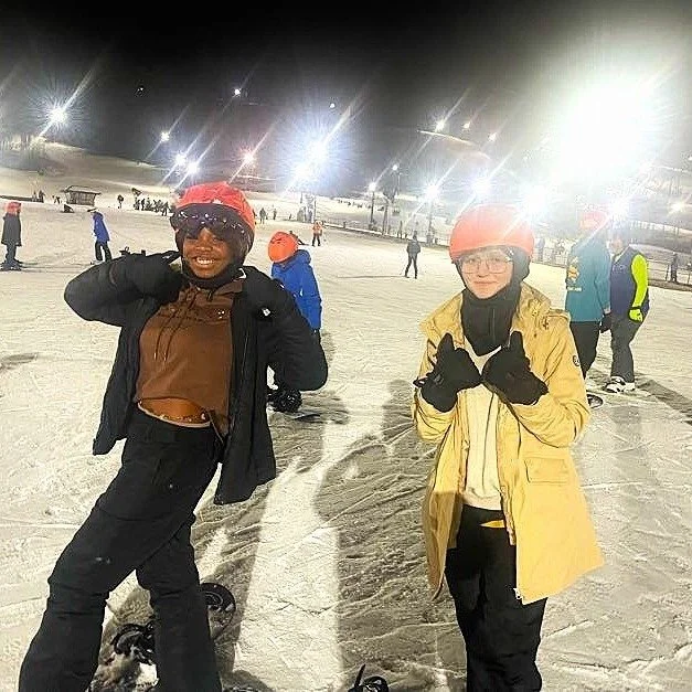 TBT to Discoverer ski.
⛷🎿
Although we're loving the warmer spring weather, we're still riding high from this winter's Discoverer ski and snowboarding program. This January and February, a group of Discoverer teens participated in this upper-level pr