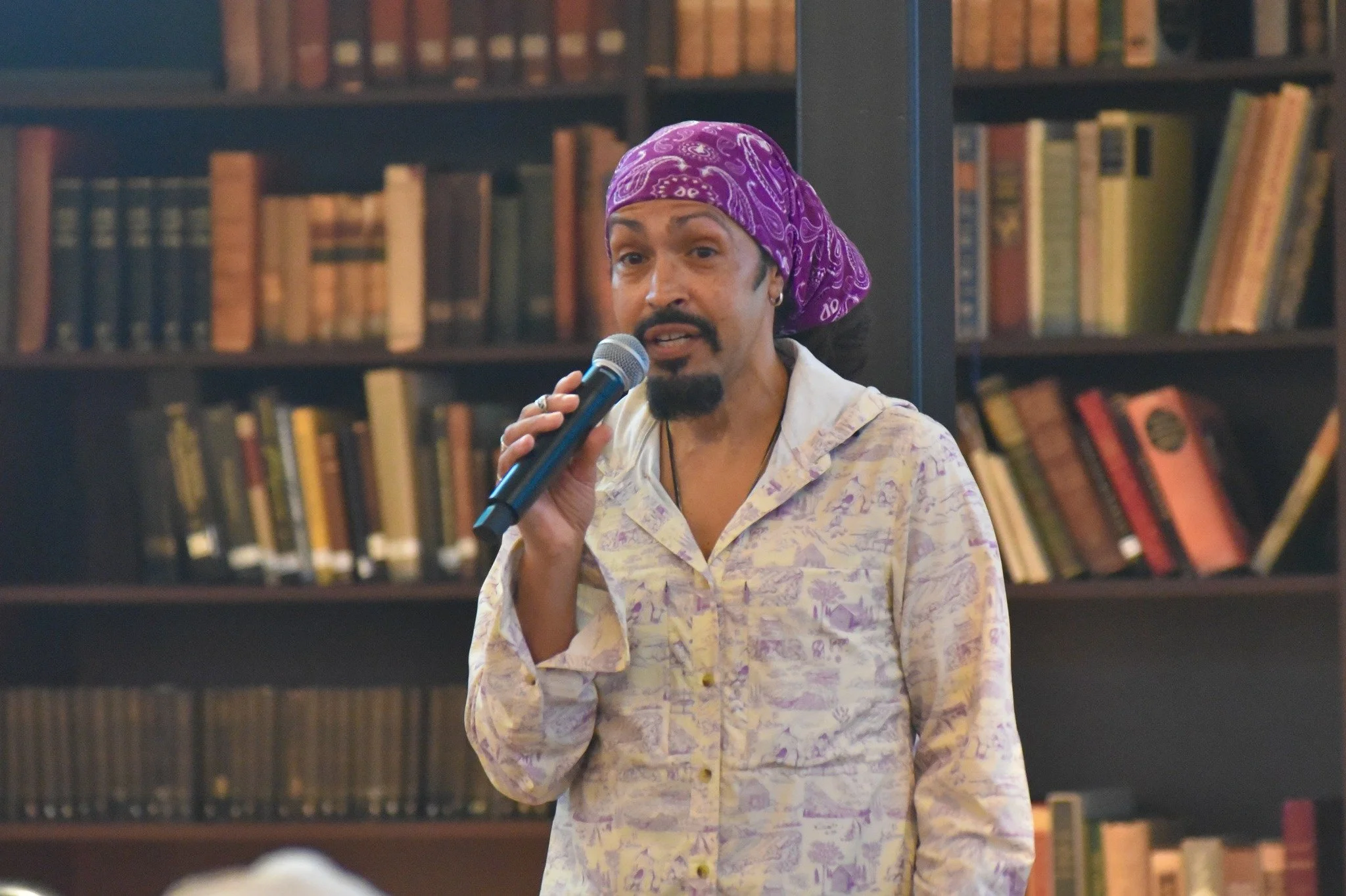 Remembering a 'Fabulous' evening.
👢📖
We've been so busy hosting events this spring that we haven't taken time to share memories from all the good times we've had! One of those was in early April, when we hosted author and thru-hiker @dericklugo (tr