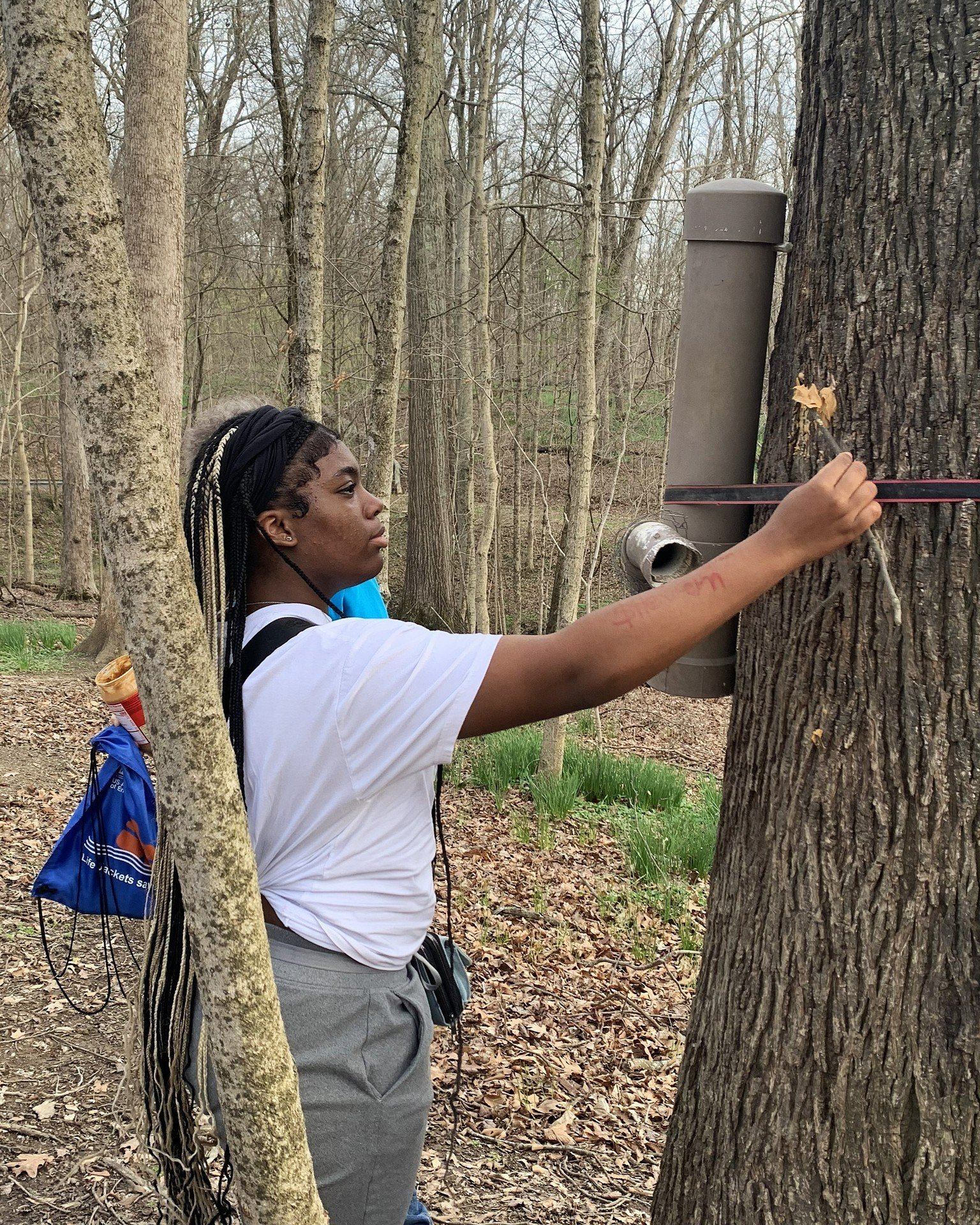 A nature-centered adventure.
🌸🦎
This spring, a group of Pathfinders learned about wild edibles and wild critters with the help of our friends at @cincynature Center.

"Getting to eat things that they harvested themselves was a new experience f