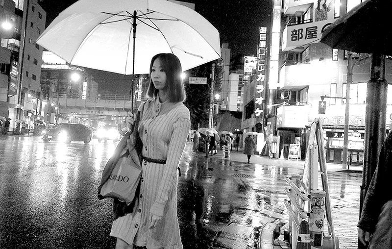EBISU BROLLY GIRL 2.jpg