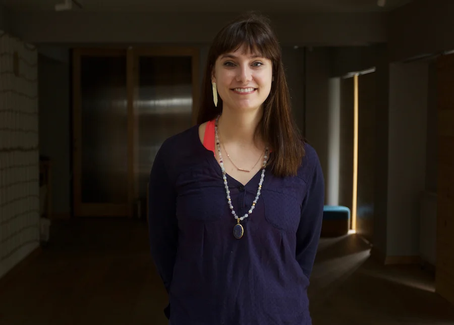 GABRIELLE REEVES Gabrielle , CIRCUIT’in en uzun dönemli sanatçı üyelerinden biri idi; sanat ve yoga dersleri verdi. 2009’da Wyoming Üniversitesi’nden Güzel Sanatlar alanında resim diploması alan Gabrielle, mezuniyetinin ardından ABD’nin yanı sıra başka ülkelerde de pek çok sergi, konuk sanatçı programı ve jürili sergide yer aldı. Haziran 2011’de Gabrielle, şimdi serbest sanatçı olarak yaşadığı ve çalıştığı Türkiye’ye, İstanbul’a yerleşti.