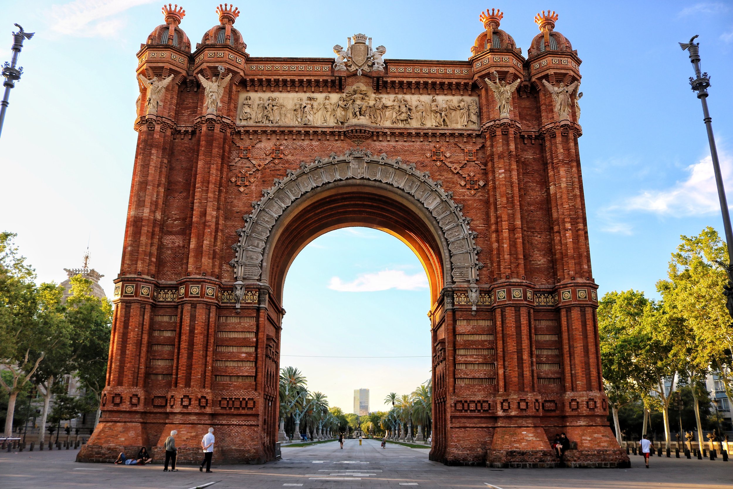 Arc de Triomf Barcelona Barcelona Instagram Guide | Travel Guide - Helena Bradbury | Barcelona Travel | Instagram Guide | Travel Destination | Spain Travel | Gaudi | Sagrada Familia | Photography | Photo Locations | Instagram Spots | Photo Guide Tra…