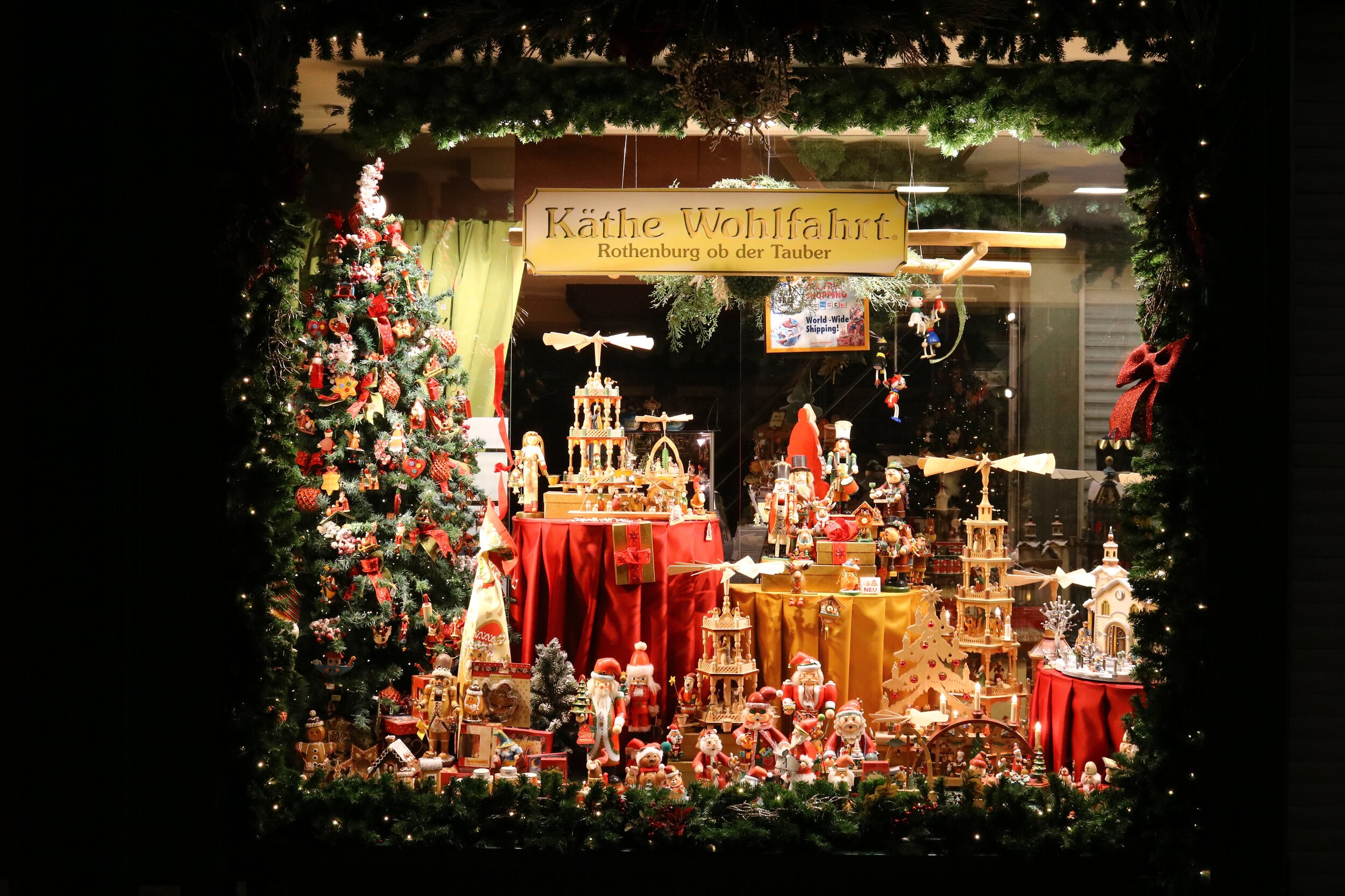 Christmas Shop in Bruges, Four alternative European Christmas Markets you should visit this year (which aren’t in France or Germany) | Helena Bradbury Travel Blogger | The best Christmas markets in Europe not to miss this year. \Salzburg Austria at …