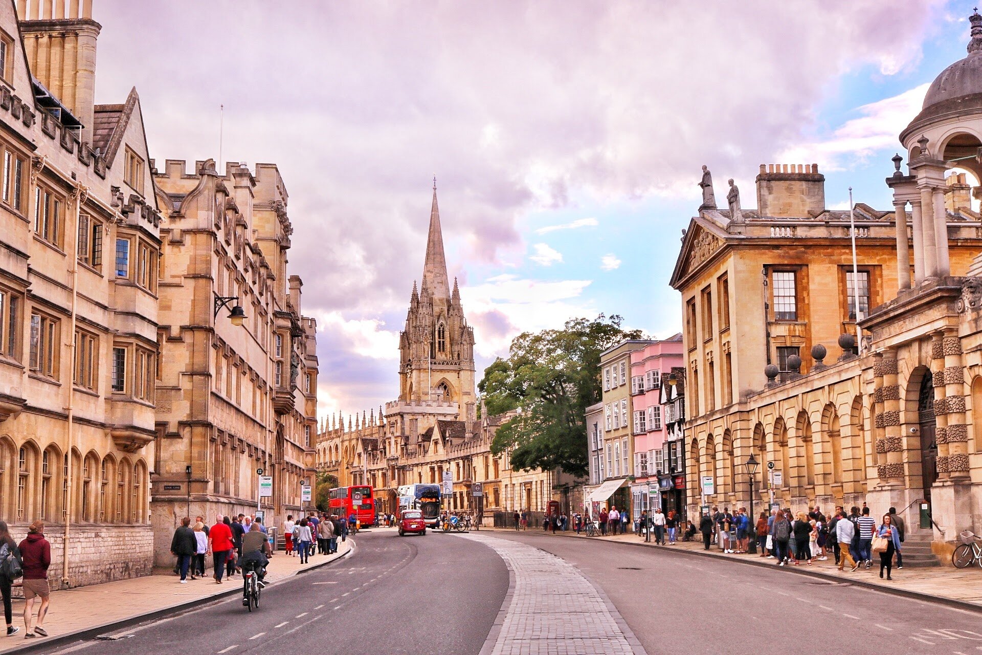 24 hours in Oxford: An Oxford Day Trip Itinerary | Helena Bradbury Travel Blogger | Oxford day trip | day trip to Oxford | Oxford travel guide | Oxford day trip itinerary | Things to see and do | where to eat | best pubs in Oxford | Oxford itinerary…