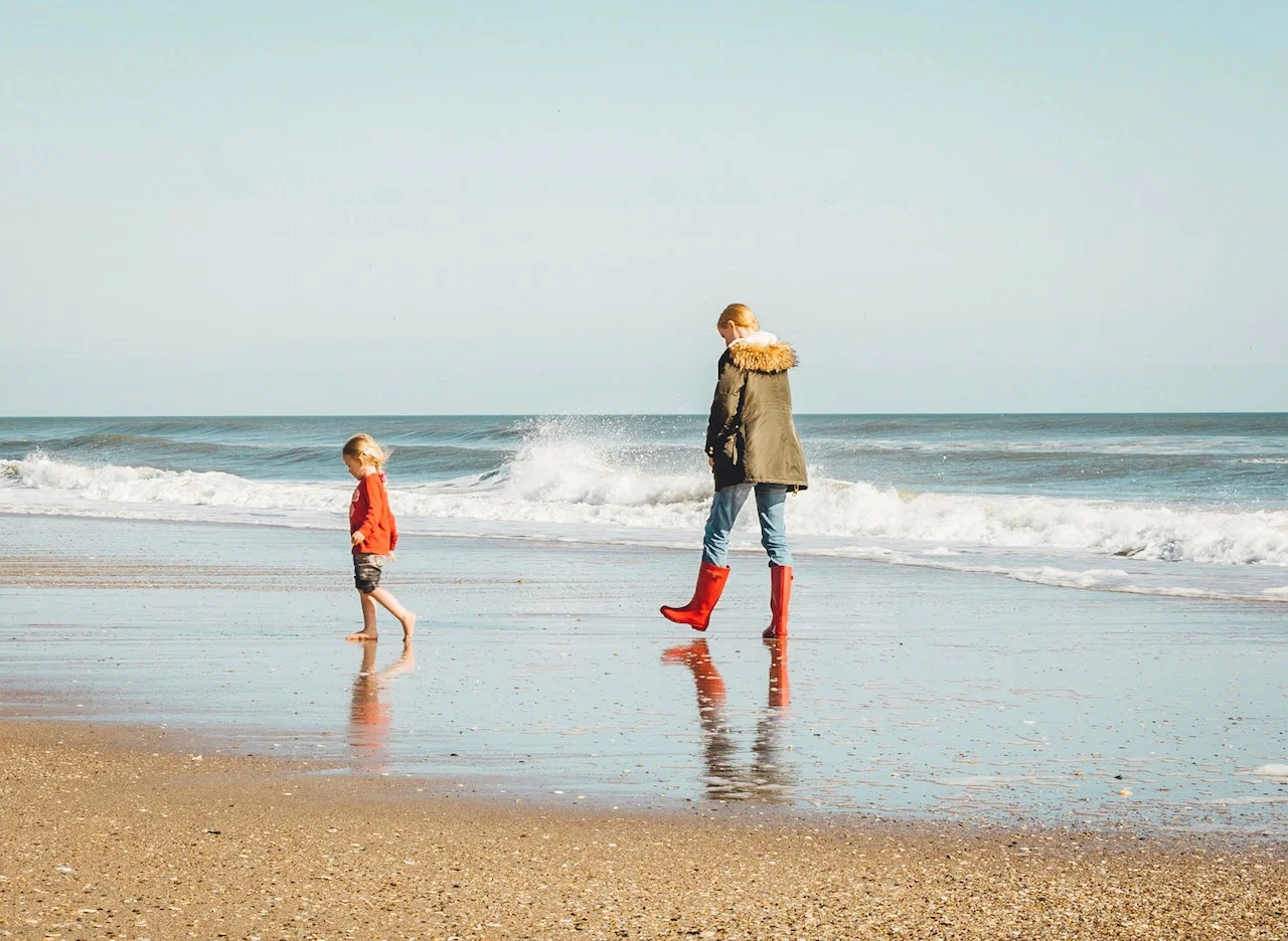 momRedBootsBeach2.jpg