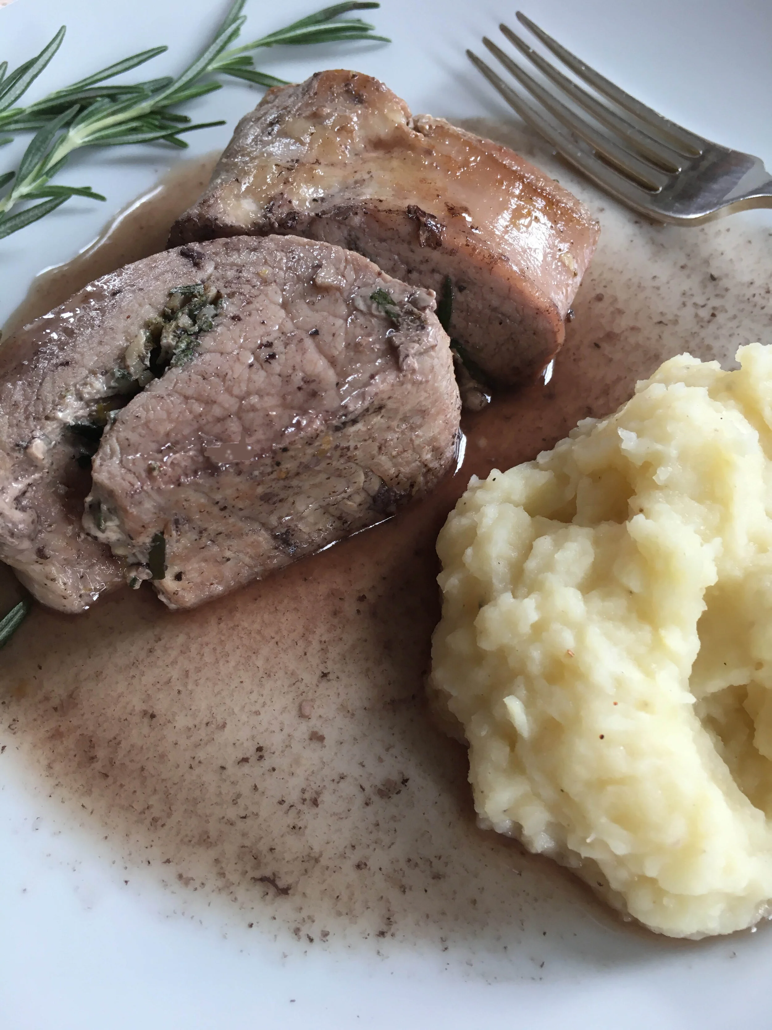 Herbed Roast Pork Tenderloin: Easy and Elegant 