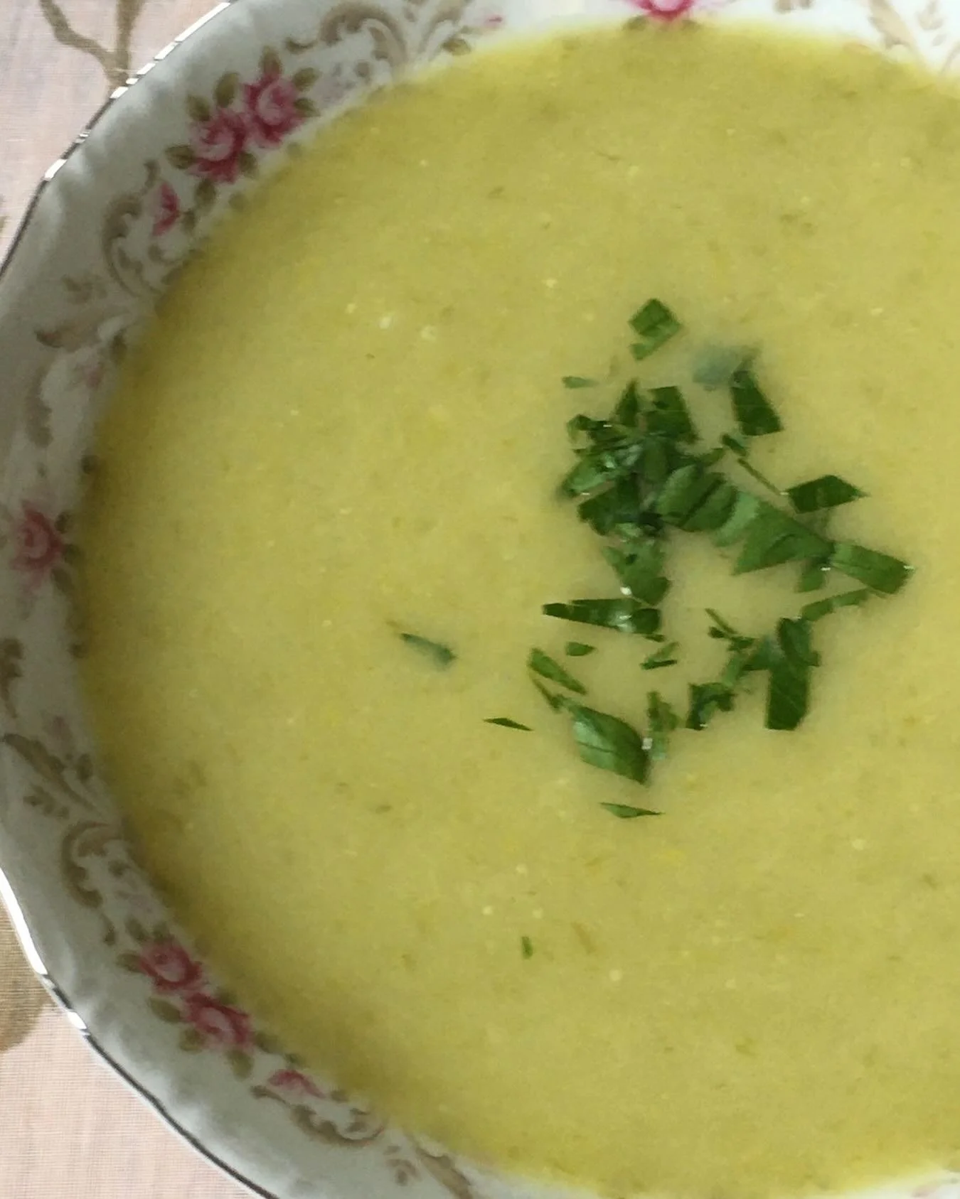 Beat the cold with a bowl of hot soup. Our Recipe of the Week: Potato-Leek Soup. Recipe by @CatherineWalthers from her book &ldquo;Soups + Sides.&rdquo; Follow profile link for recipe.
#potatoleeksoup, #potatosoup, #homemadesoup, #homemadesoups, #hom